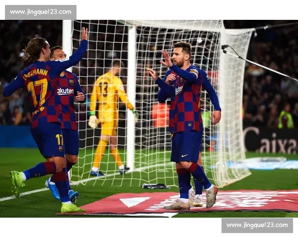 西甲联赛最新动态：巴萨皇家马德里争冠激烈，梅西回归引发热议